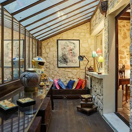 In Heart Of Marais By Prestige *